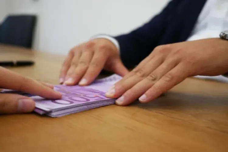 Guvernul ia în calcul să amâne din nou plata ratelor, pe fondul scumpirilor în lanț