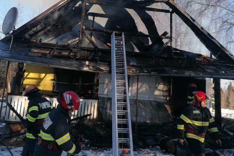 Incendiu devastator în județul Cluj! O cabană a fost distrusă de flăcări - FOTO-VIDEO
