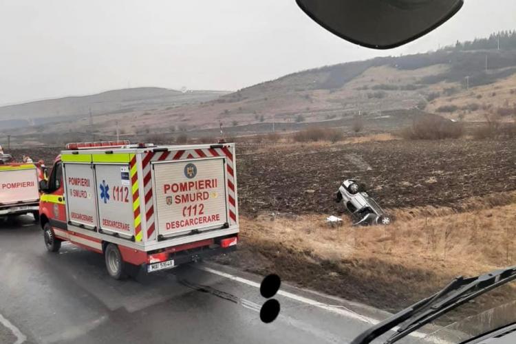 Accident la Vâlcele, pe drumul Turda - Cluj. Mașina a zburat de pe șosea. Șoferul: Am băut o berică - FOTO