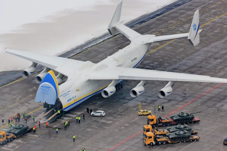 Antonov 225, cel mai mare avion din lume, a fost distrus în urma unor bombardamente de lângă Kiev