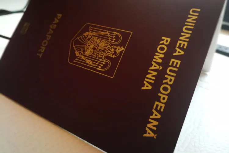 Serviciile de pașapoarte vor lucra și în weekend, după ce românii le-au luat cu asalt în urma izbucnirii războiului din Ucraina