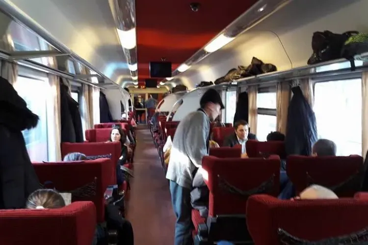 Personalul feroviar din Cluj și alte orașe va asigura îndrumare şi asistenţă călătorilor ucraineni, până la preluarea acestora de către autorități