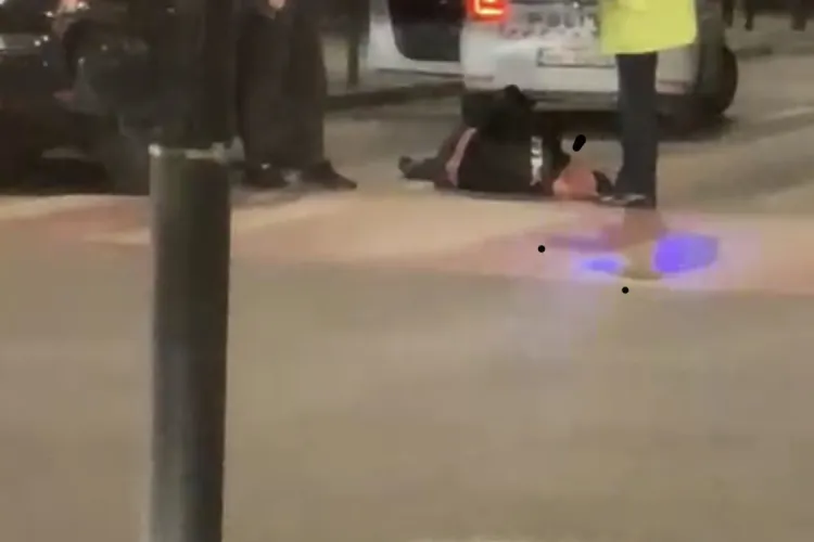 Pieton lovit de un taxi pe strada Napoca, din Cluj-Napoca - VIDEO