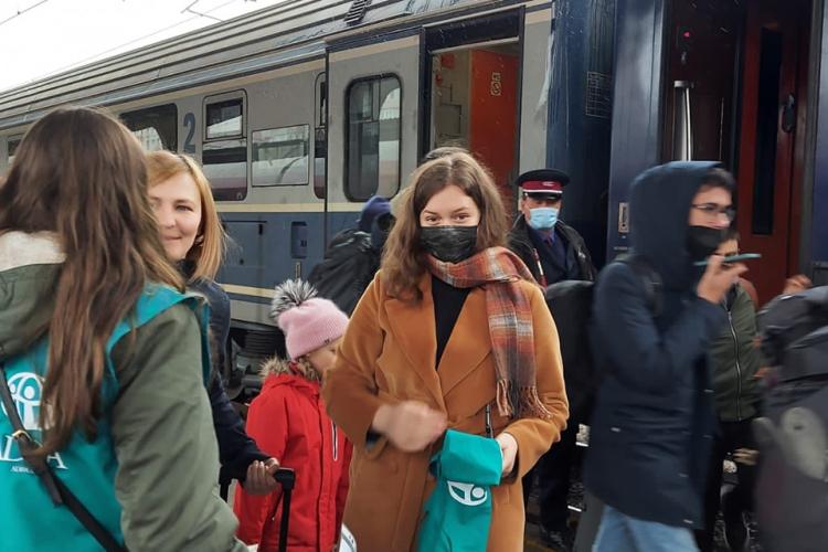 Un tren cu 900 de refugiaţi din Ucraina a ajuns în ţară din Republica Moldova. Cluj-Napoca va găzdui jumătate dintre aceștia