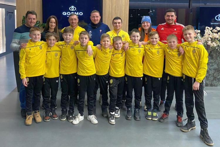I-a prins războiul în România și s-au refugiat în fotbal. O echipă de 11 copii din Ucraina nu se poate întoarce acasă din cauza invaziei pornite de Rusia