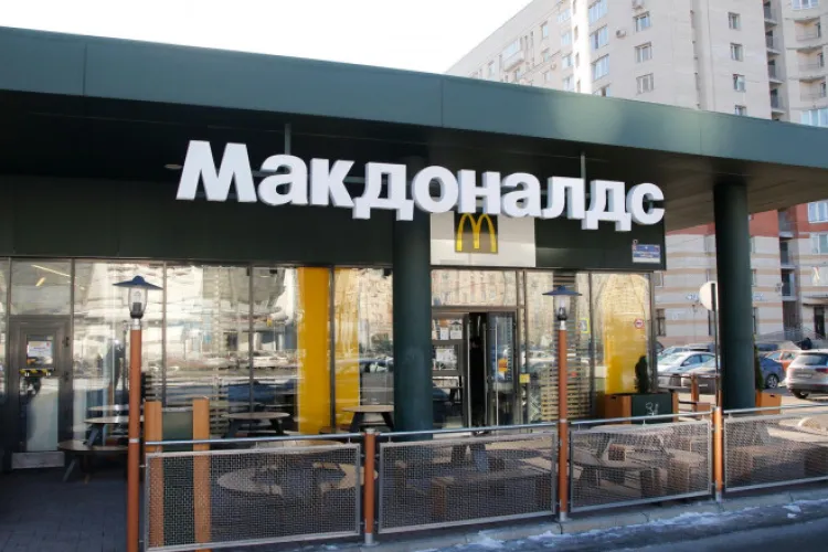 Halucinant. Produse de fast-food de la McDonald's, vândute online la prețuri URIAȘE, după ce compania americană a anunțat că pleacă din Rusia