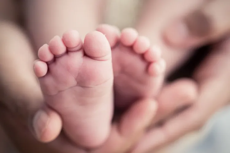 Ajutor din fonduri europene de 2.000 de lei pentru nou-născuți.  Cum vor primi mamele acești bani