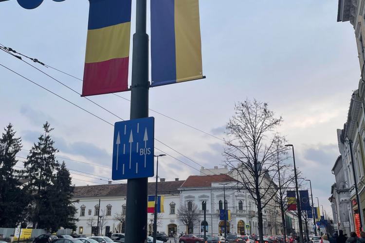 Drapelul Ucrainei a fost ridicat în centrul municipiului Cluj-Napoca, în semn de solidaritate