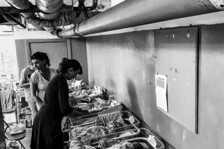 Imagini cu nou-născuții din spitalul municipal din Harkov. Bebelușii sunt ținuți la subsol. „Nebunia lui Putin nu cunoaște limite”