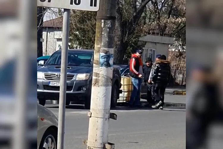 Un român a cumpărat 1.000 de litri de motorină, apoi i s-a răsturnat containerul pe șosea. A primit amendă de la ISU