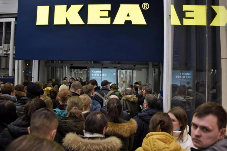 Ultima zi pentru IKEA în Rusia. Rușii au luat cu asalt magazinele IKEA, de parcă ar fi Apocalipsa- FOTO