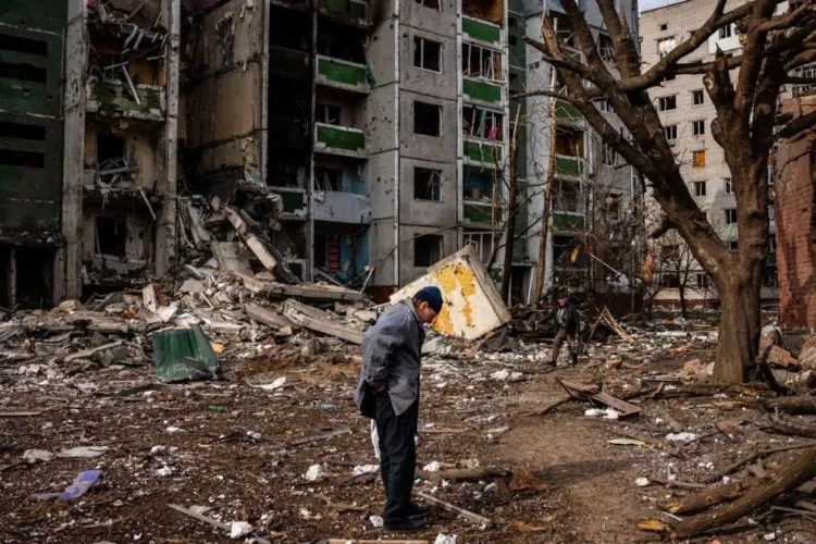 Amnesty: Civilii din orașul Ucrainean Cernihiv au fost bombardați la coada de la pâine. E crimă de război