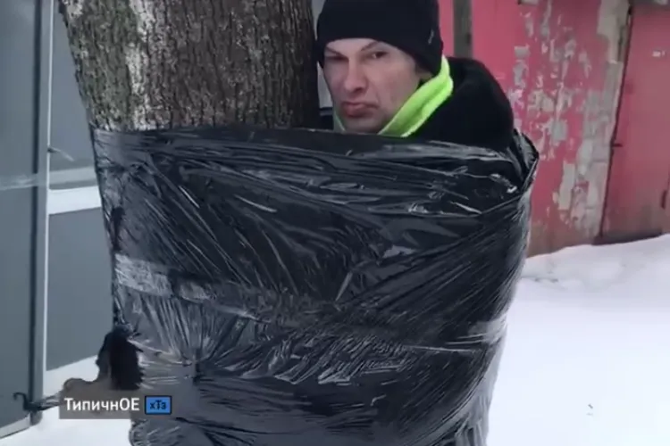 Hoți pedepsiți așa cum trebuie în Ucraina. Legat de copac să înghețe - VIDEO