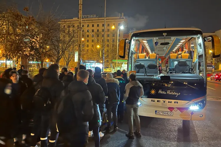 Companiile de turism și ANAT transportă gratuit refugiații din Ucraina: “Facem punte către cei dragi” - FOTO