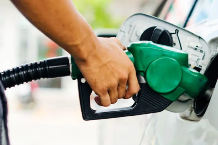 Record negativ pe piaţa din România: prețul carburanților a depășit pragul de 8 lei pe litru