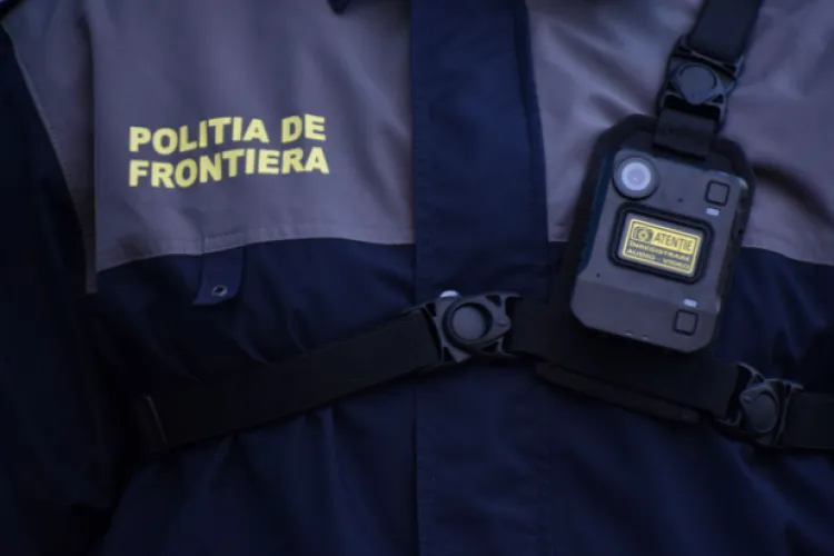 Trei copii ascunşi de părinţi în portbagaj, depistaţi la controlul de frontieră 