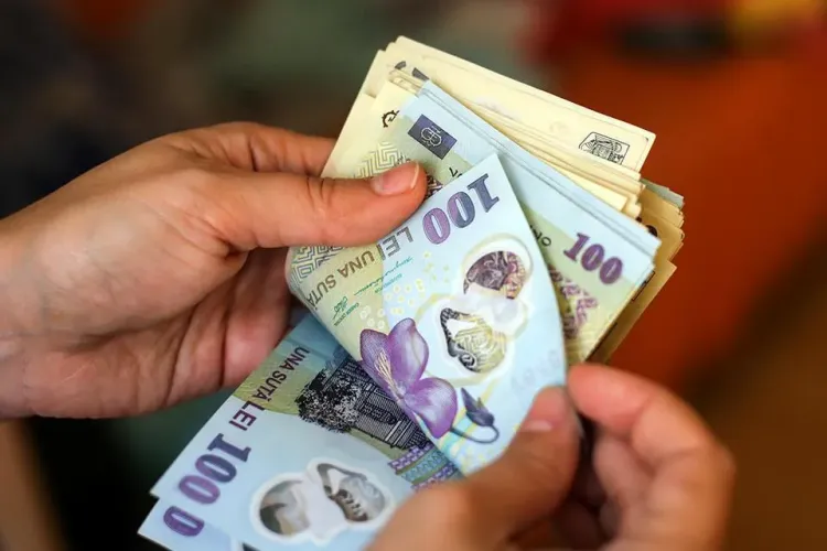 Curs valutar luni, 7 martie. Leul se depreciază, dolarul american în continuă creștere