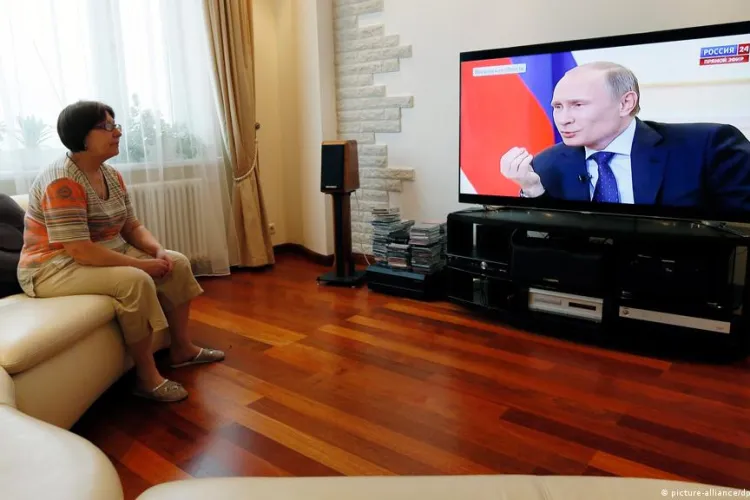 Ce propagă mass-media rusă în spațiul public. Rușii „știu” că Ucraina trebuie să fie „curățată de neo-naziștii din guvernul de la Kiev”