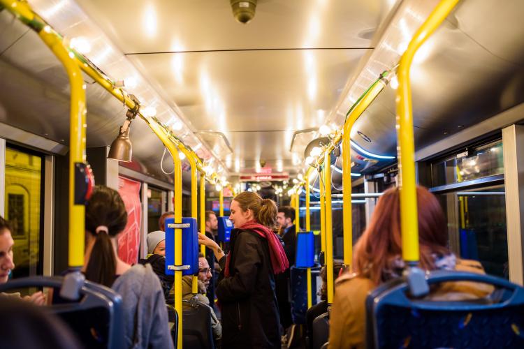 Propunere inedită la Cluj-Napoca: transport gratuit în comun, cu biletul de tren. Boc: Ar fi posibil abia după terminarea proiectului trenului metropolitan