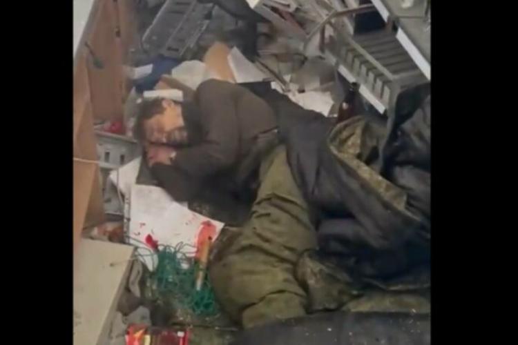 VIDEO - Un soldat rus a fost găsit mort de beat într-un magazin din Ucraina 