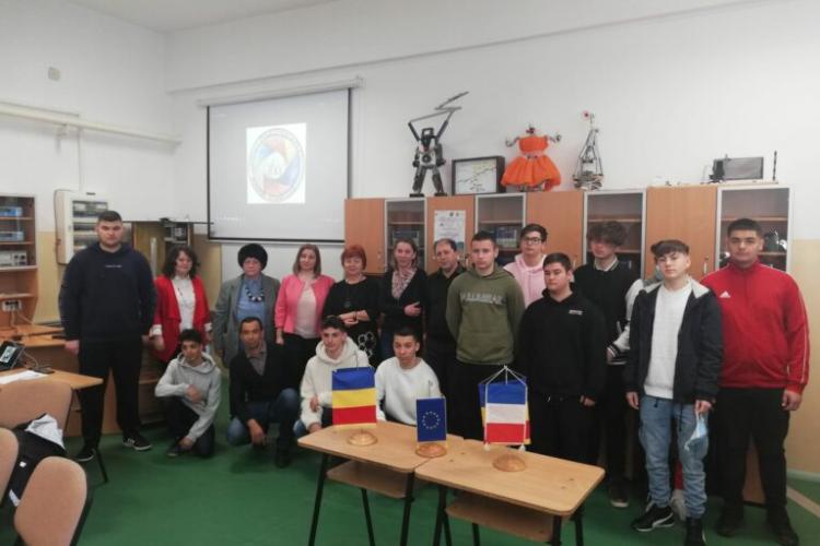 Un grup de liceeni clujeni participă la un proiect Erasmus pe tema „Energie Verde”. Li s-a alăturat și un grup de colegi din Franța