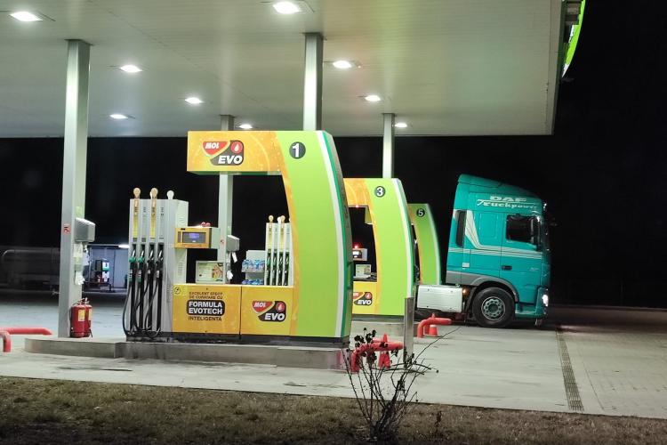 Cum au UMFLAT prețul la benzină ungurii de la MOL, în Florești. Își bat joc de șoferi - FOTO
