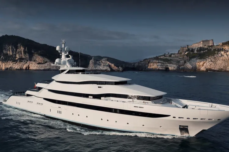 A mai fost confiscat un iaht, deținut de un oligarh rus. Europa e la vânătoare de magnați ruși