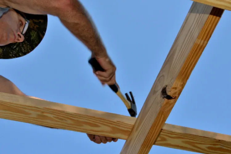 Lucrări de construcție cu „surprize”. Un bărbat a vrut să înșele o clujeancă cu 5.000 de lei, însă polițiștii i-au stricat afacerea