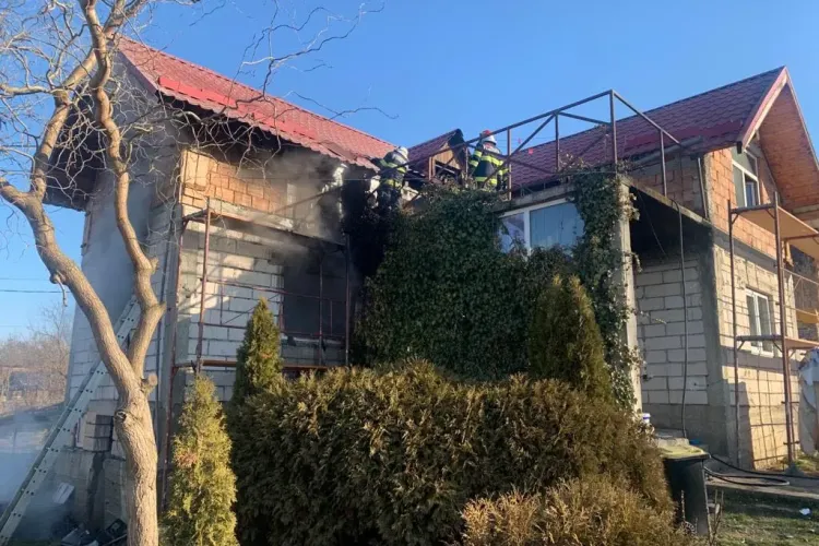 Incendiu la o casă din județul Cluj, au ars peste 50 mp- FOTO-VIDEO