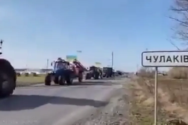 Agricultorii din Herson, Ucraina, nu se lasă! Cu steaguri au pornit la muncă pe câmp - VIDEO