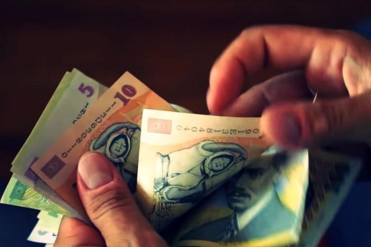Salariul mediu net lunar din România a scăzut cu aproape 300 de lei de la începutul anului 