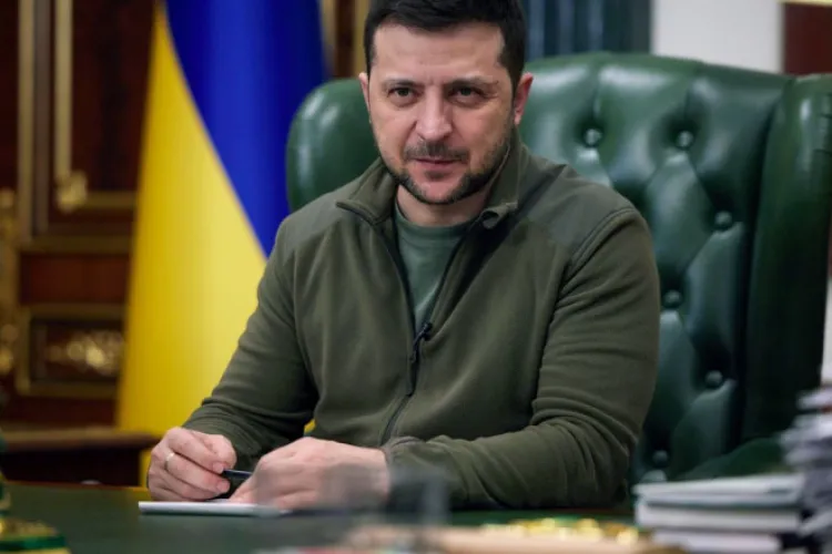 Zelenski i-a trimis un bilet scris de mână lui Vladimir Putin pentru negocierera păcii. Dictatorul de la Moscova s-a înfuriat