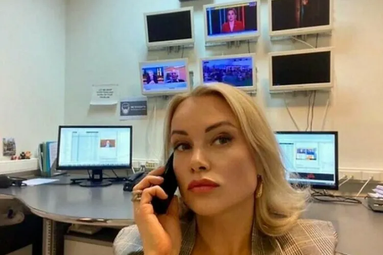 Kremlinul spune că gestul jurnalistei care a protestat în direct la TV împotriva războiului din Ucraina este „un act de huliganism”