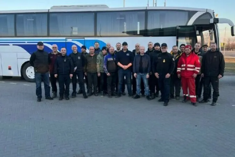 Soldații ucraineni din Insula Șerpilor au fost eliberați. Prima imagine cu aceștia după aproape o lună în care au fost prizonierii rușilor