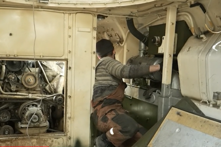 Trupele ucrainene „reciclează” tancurile rusești și le folosesc apoi pentru a-i bombarda pe ocupanți. Deviza: „Bate-i cu propriile arme”