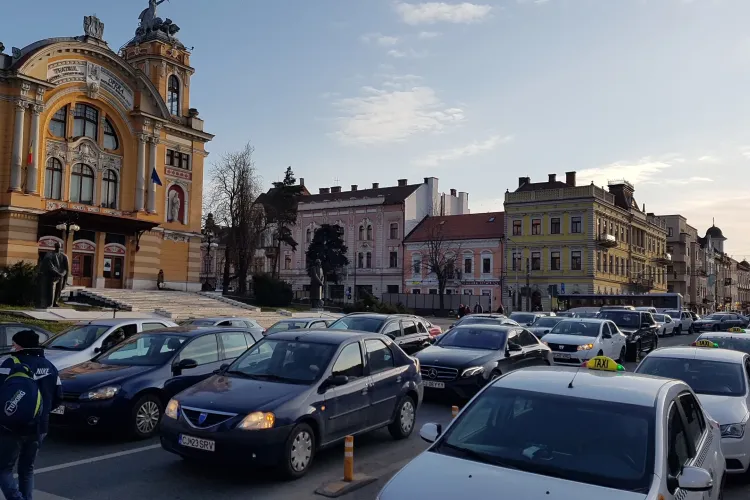 Trebuie eliberate parcările din Piața Avram Iancu, Ștefan cel Mare și Aleea Învățătorului
