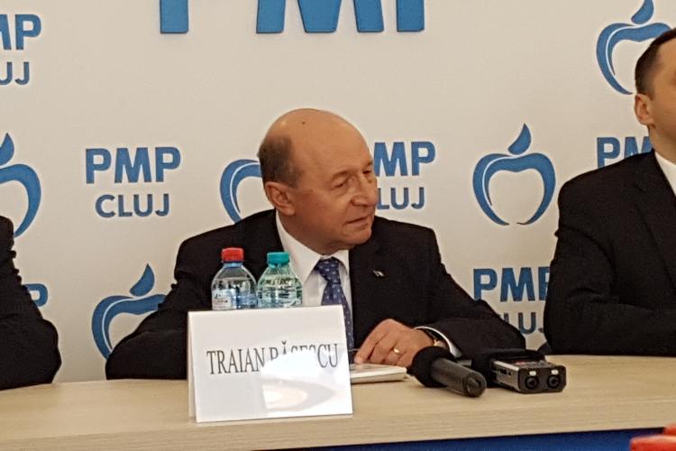 Traian Băsescu a suferit un atac vascular cerebral și e internat la Paris