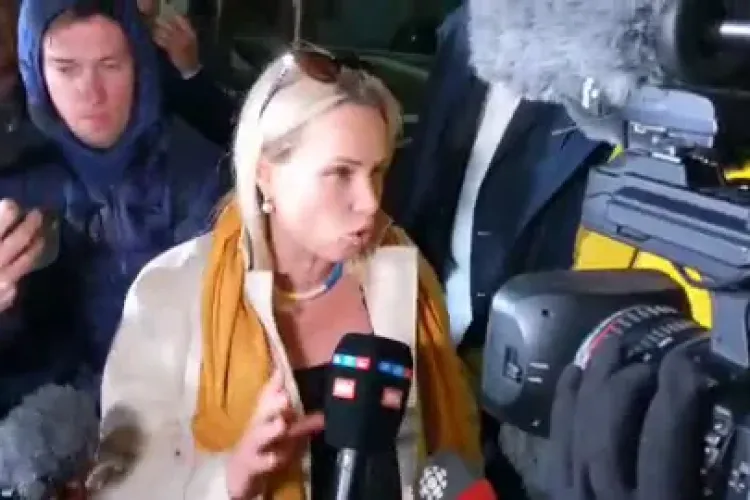 Jurnalista rusă care a protestat împotriva războiului a fost eliberată