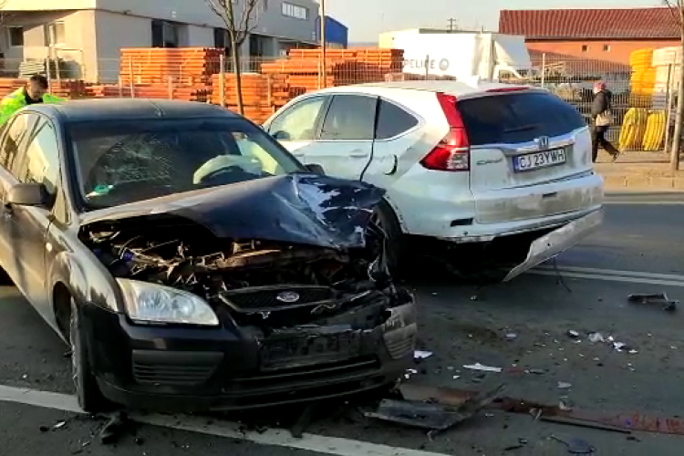 Accident cu trei autoturisme în Someșeni, lângă Ambient - VIDEO