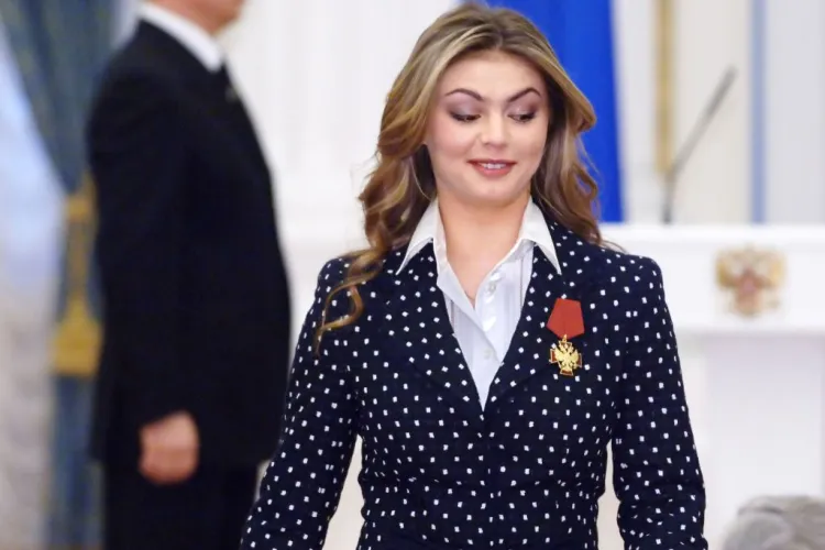 Elveția, somată să o expulzeze pe presupusa amantă a lui Putin: „Eva Braun” să fie „returnată Führerului ei”