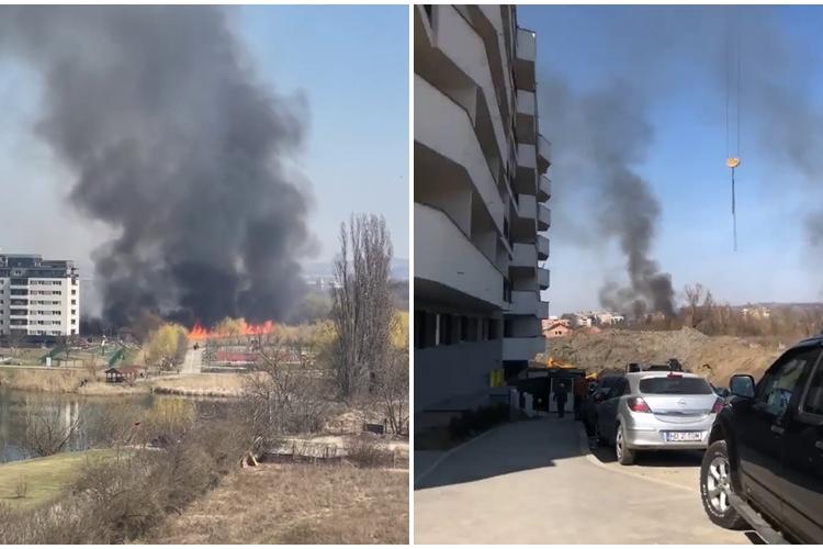 Incendiu puternic pe strada Galați, lângă lacul 3 din cartierul Între Lacuri - VIDEO și FOTO