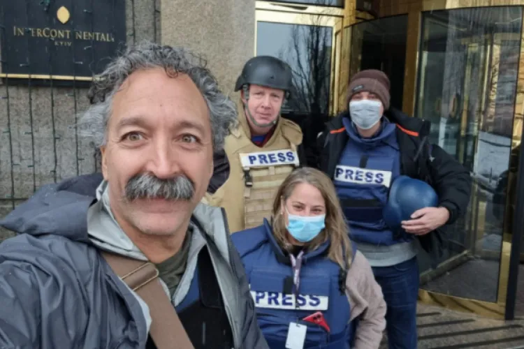 FOTO - Încă doi jurnaliști și-au pierdut viața în războiul din Ucraina. Mașina lor a fost bombardată de armata Rusiei