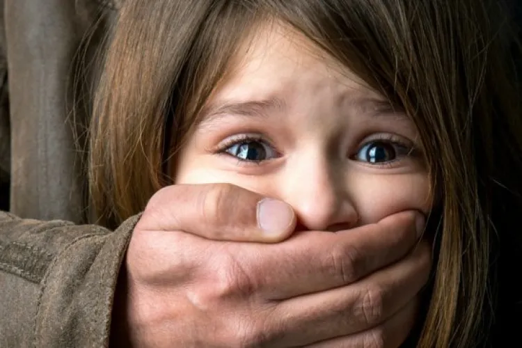 Un român considerat cel mai periculos pedofil din Spania, condamnat la 300 de ani de închisoare pentru abuz asupra a peste douăzeci de fete