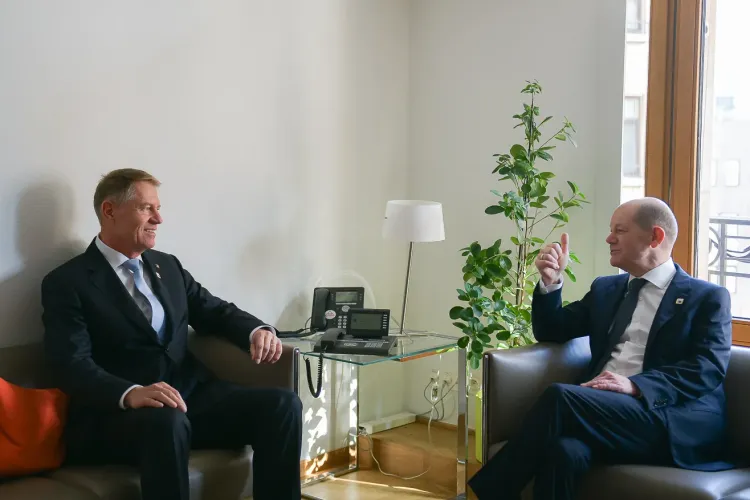 Klaus Iohannis s-a întâlnit cu Olaf Scholz la Bruxelles. Cei doi au discutat despre aderarea României la Schengen
