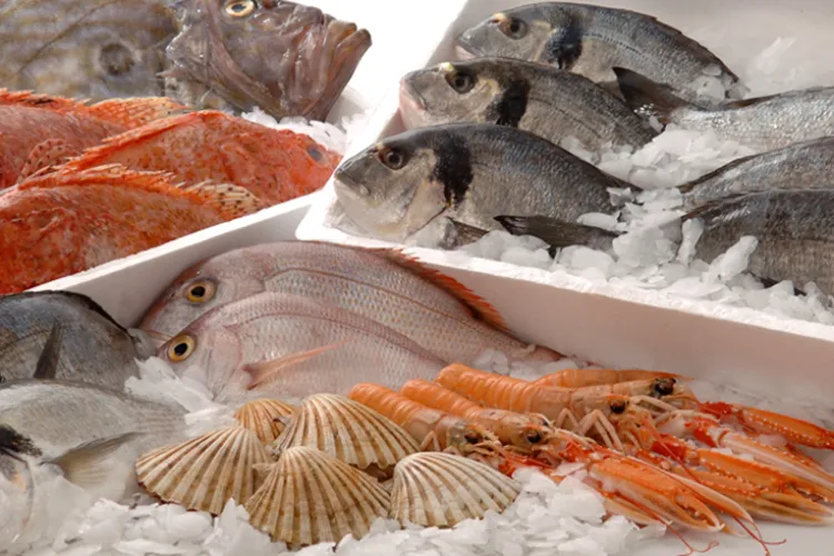 Astăzi, de Buna Vestire, avem dezlegare la pește. În Cluj cel mai căutat este păstravul. La ce detalii trebuie să fim atenți când îl cumpărăm din piață