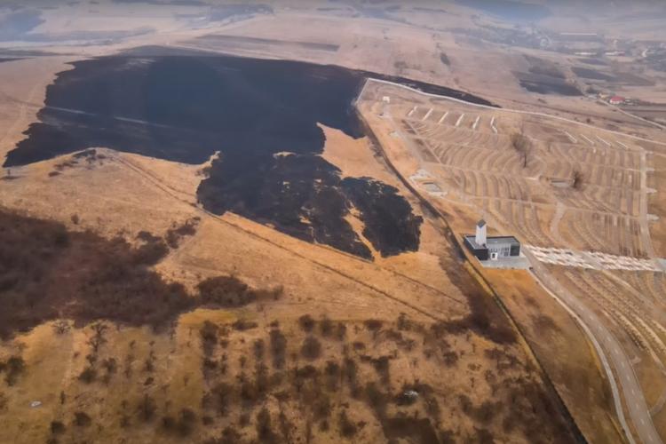 Incendiul de vegetație din Sopor a fost stins. Autorul nu a fost prins - VIDEO din dronă 