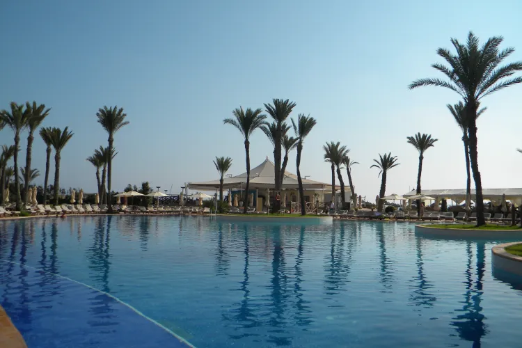 Plănuiți o vacanță! Aflați de ce se vor scumpi biletele de avion