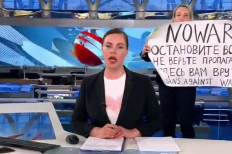 Jurnalista curajoasă din Rusia e de negăsit! După ce a apărut în direct a mai făcut un cadou sistemului dictatorial - VIDEO