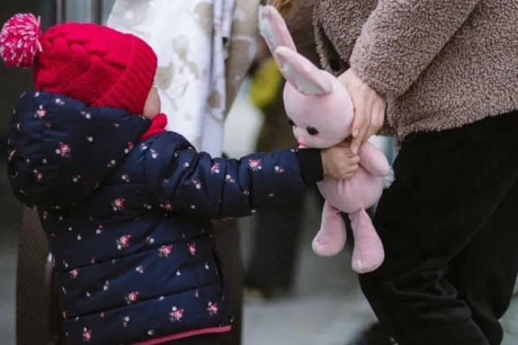 Comisia Europeană: Minorii neînsoțiți din Ucraina pot să ajungă victime ale traficului de persoane