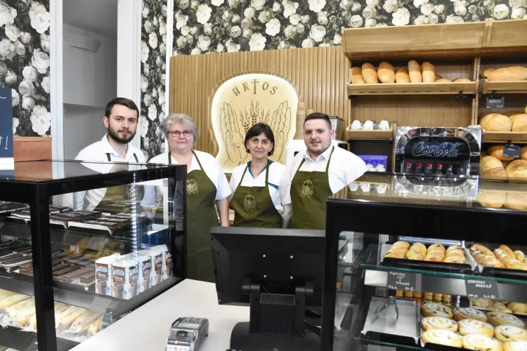 Arhiepiscopia Clujului vinde prescură, pâine, croissante, prăjituri, sandwich-uri și cafea în centrul Clujului - FOTO